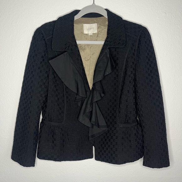 LOFT Jackets & Blazers - 🖤 LOFT Textured Black Ruffle Blazer | Size 10